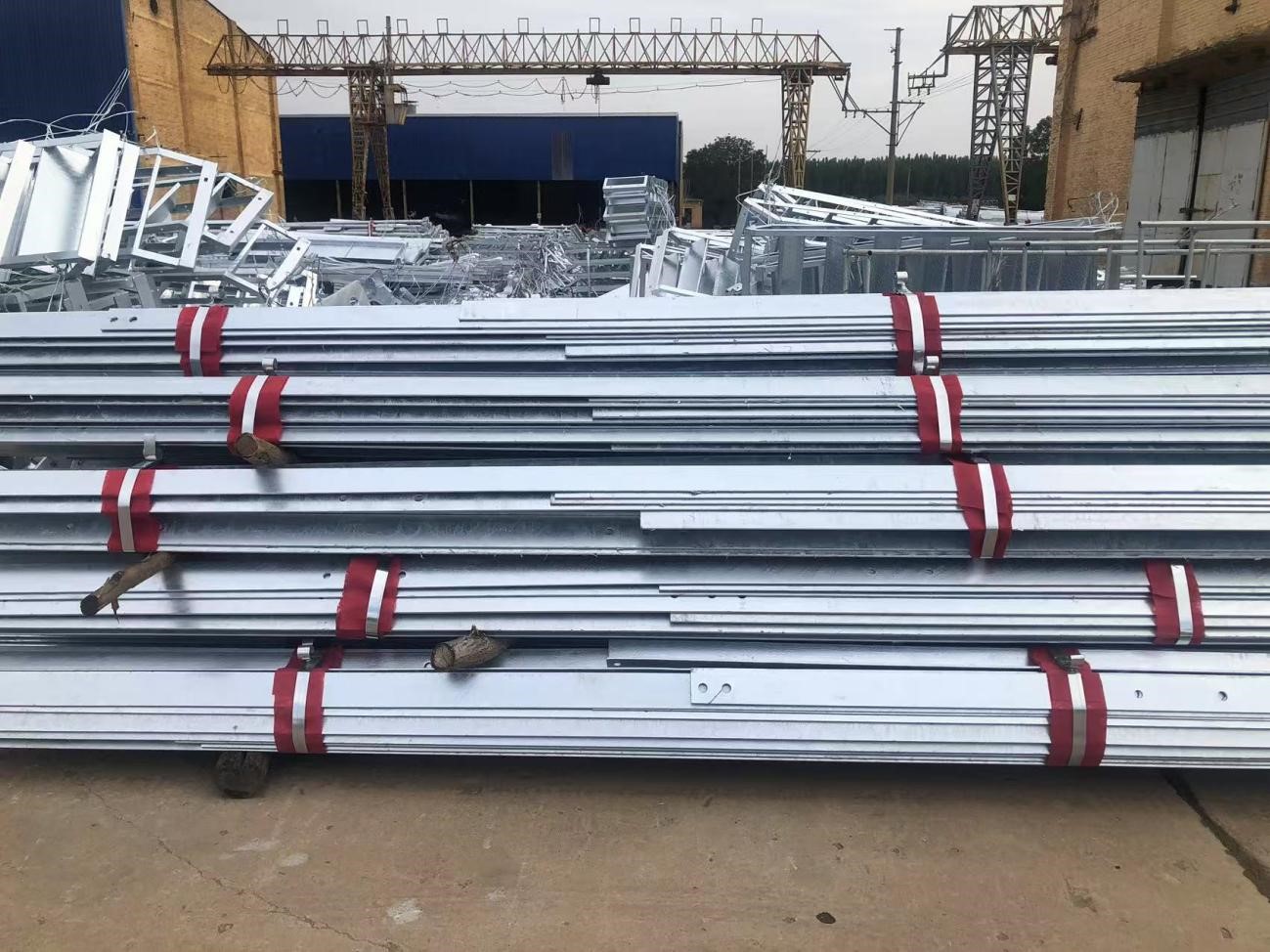 Galvanizing and anti-corrosion treatment in the galvanizing workshop